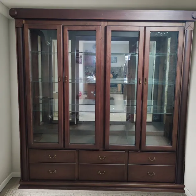 Aparador De Madera Y Vidrio 2.05x2.0x0.48 (muebles Cuenca) Marrón Oscuro