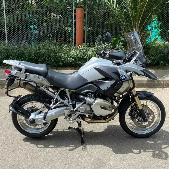 Defensas Carenaje Y Motor. Soportes De Maletas. Akrapovic.