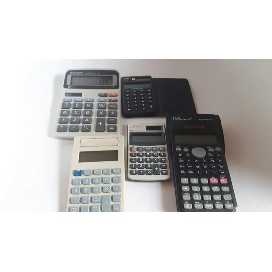 Lote De 5 Calculadoras Comunes + 1 Cientifica A Reparar