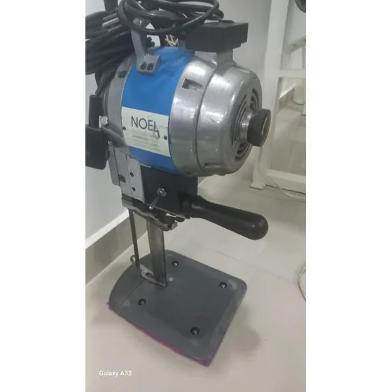 Maquina Cortadora Industrial, Usada En Excelentes Condicione