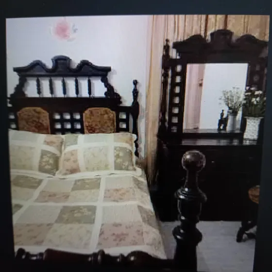 Cama Doble Antigua Con Su Tocador Y Silla Auxiliar