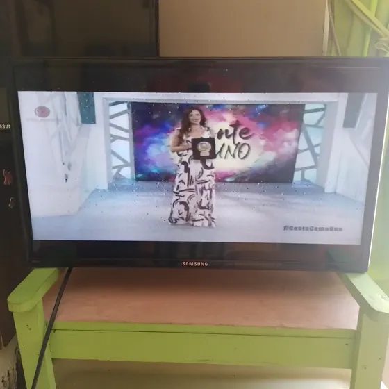 Televisor Samsung 26 Pulgadas Un26eh4050f Con Control Y Base