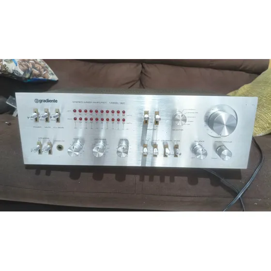 Gradiente Model 360. O Mais Original De Todos Prateado 160 W