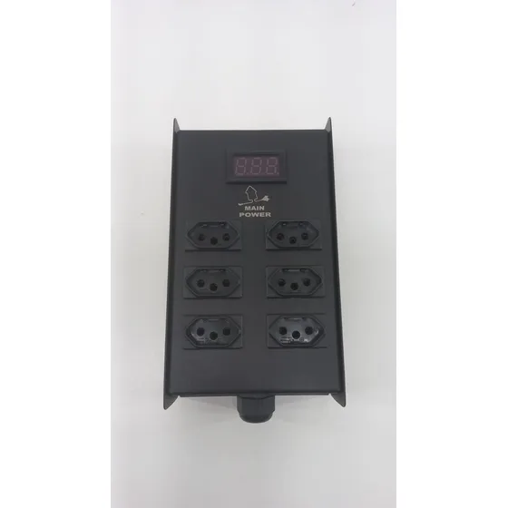 Régua De Ac Com 6 Tomadas 20a. + Voltímetro.