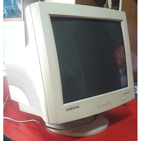 Monitor Samsung 17  Sync. Master 7535 .