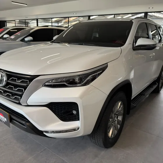 Toyota Fortuner 2024 2.4 Diésel Sr 4x2