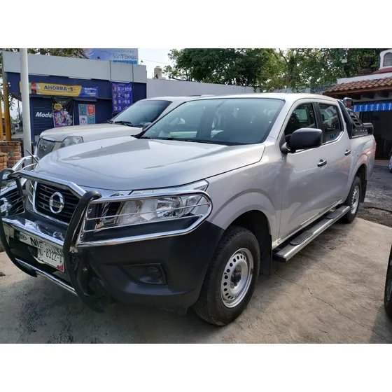 Nissan Np300 Frontier 2.5 Se Doble Cabina Mt