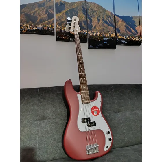 Bajo Eléctrico Squier P-bass Rojo Dakota Mate