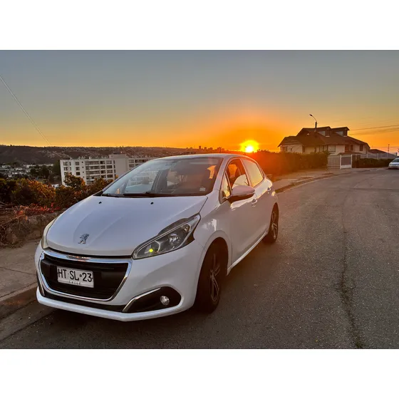 Peugeot 208 Active Pack 1.2 Pure Mt E6