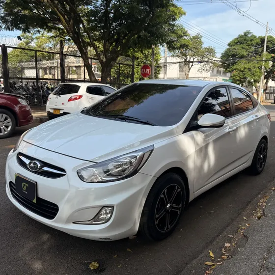 Hyundai Accent 2015 1.4l 5 P