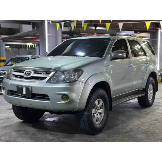 Toyota Fortuner .