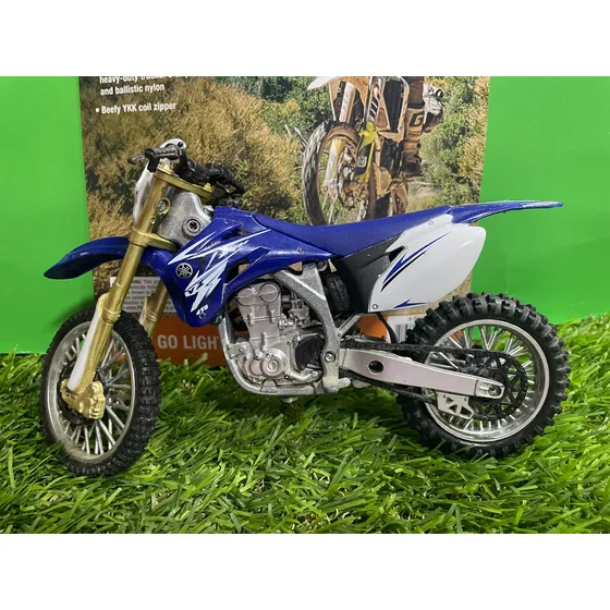Vendo Yamaha Moto Gp 1:18 Hot - Moto De Plástico A Escala