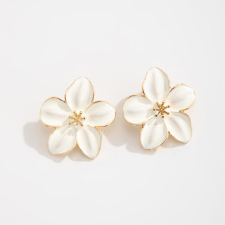Elegantes Pendientes De Tuerca Con Forma De Flor Pequeña De Elegantes Pendientes De Tuerca Con Forma De Flor Pequeña De