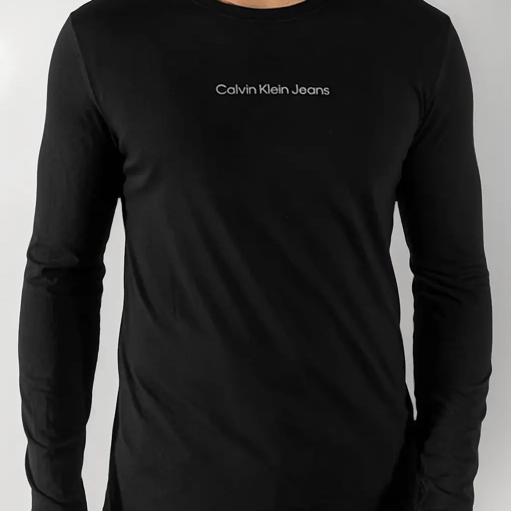 Camiseta Calvin Klein Manga Longa Institutional Grey Preta Camiseta Calvin Klein Manga Longa Institutional Grey Preta