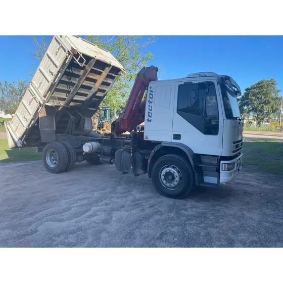  Camión Iveco Tector 170e22 Con Hidrogrúa Y Volcador