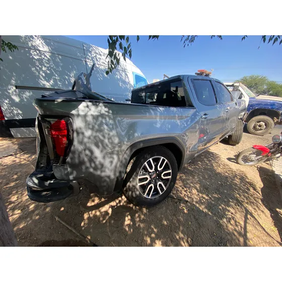 Gmc Sierra At4 5.3l V8 2024 Solo Por Partes