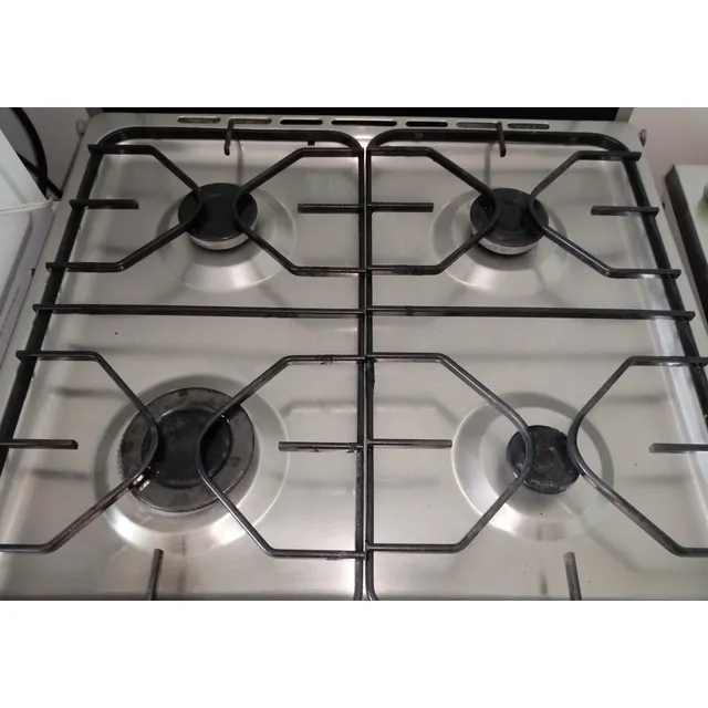 Cocina A Gas. Cuatro Hornillas, Marca Bosh. Usada.