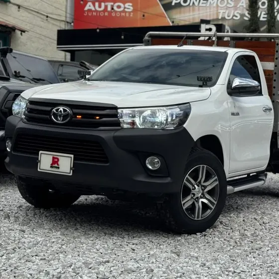 Toyota Hilux 2023 2.7l Estacas