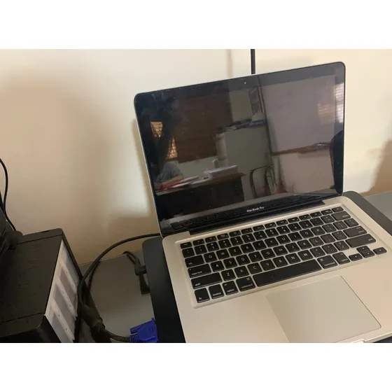 Macbook Pro (13-inch) Macos High Sierra (usado)