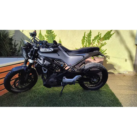 Husqvarna Svartpilen 401, Año 2021.
