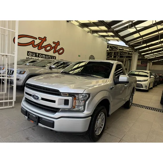 Ford F-150 Cabina Regular V6 At