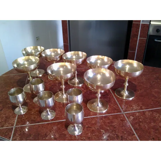 Juego De 13 Copas De Bronce  ( 8 De Champagne Y 5 De Coñac )