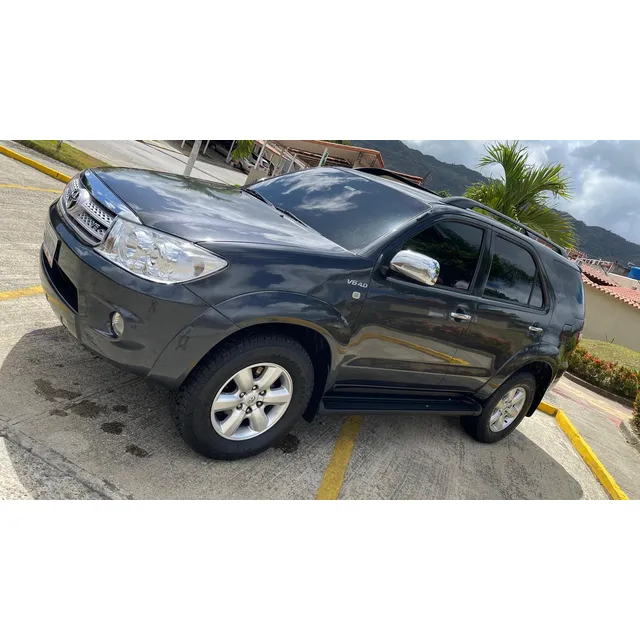 Toyota Fortuner 4x2 Tela