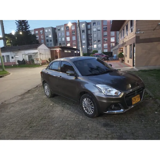 Suzuki Swift Sedán Sedan Dzire At