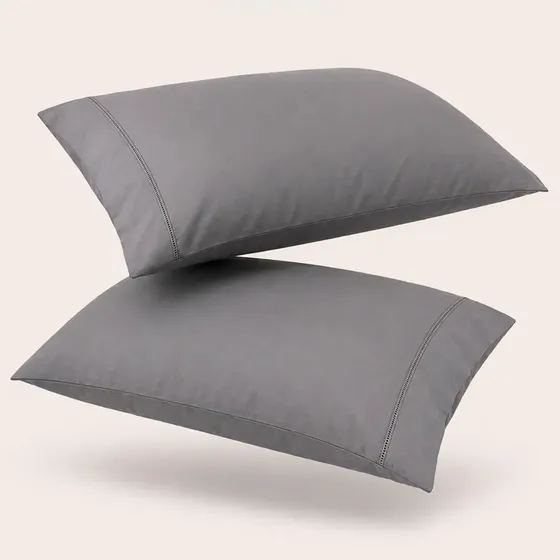 Set 2 Fundas De Almohada 50x70 cm Algodon 200 Hilos Transpirable Fresco Para Cama Hogar Dormitorio Lavable Fibra Natural Suave Piel Sensible Alta Calidad Premium Uso Diario Color Gris Casa Nerola