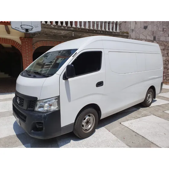 Nissan Urvan 2.5 Panel Amplia Mt