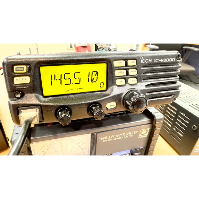 Icom V-8000 75w Vhf Mobile Similar Al Yaesu