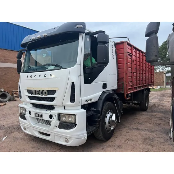 Iveco Tector 250 Cab. Dtorio. Carroceria Libro.