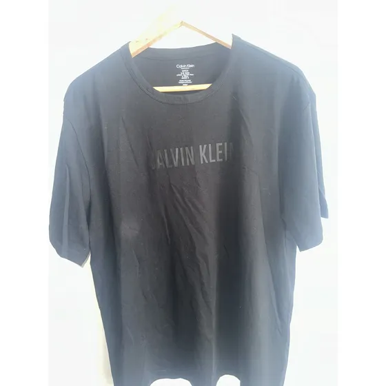 Camiseta Negra Calvin Klein Unisex Básica