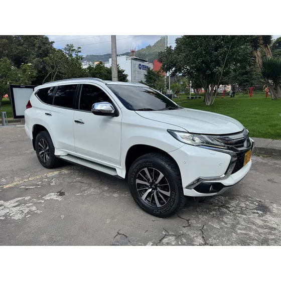 Mitsubishi Montero Sport 2.5