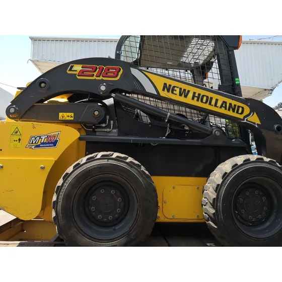 Minicargador Bobcat New Holland L218 Demo