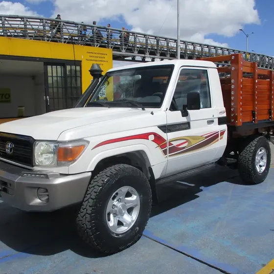 Toyota Land Cruiser 2022 4x4 4000cc Mt Aa