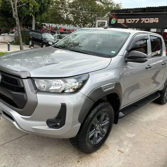 Toyota Hilux 2023 2.7 Cabina Doble Sr Mt