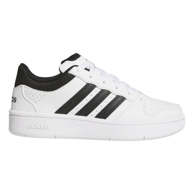Tênis adidas Hoops Classic J na cor branca com as três listras laterais pretas, visto de perfil lateral
