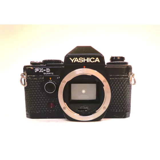 Câmera Yashica Fx-d Quartz (p/retirada De Peças) Preto