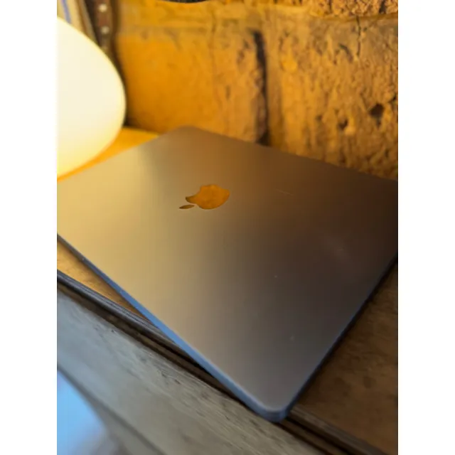 Macbook Pro 16 M2