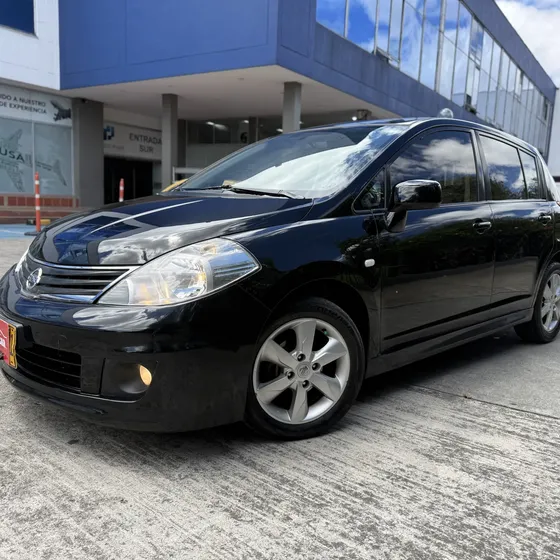 Nissan Tiida Hb 2012 1.8 Premium
