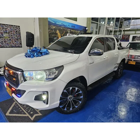 Toyota Hilux 2.8 4x4 Gasolina Full Equipo
