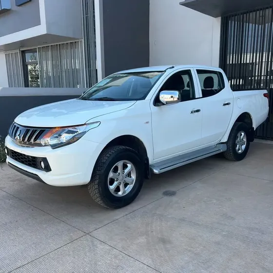 Mitsubishi L200 2019 2.5 Di-d Cabina Doble 4x4 Mt
