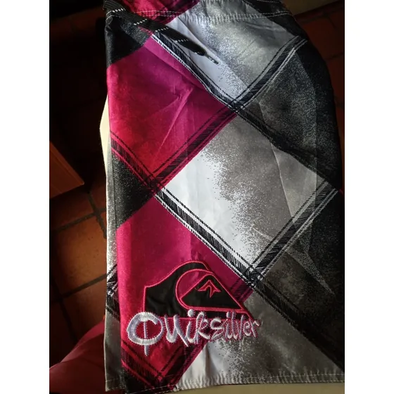 Short   Marca Quicksilver Niño Talla 12  Us$22,00