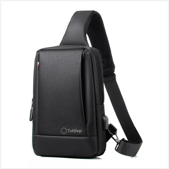 Mochila Transversal Luxo Masculina Para iPad Com Entrada Usb Cor Preto TokShop