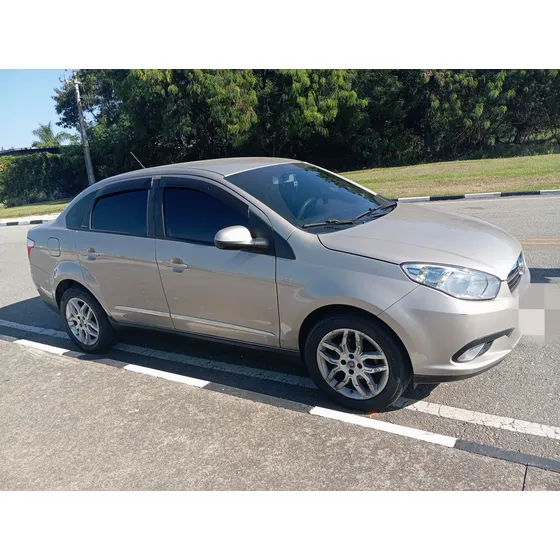 Fiat Grand Siena 1.6 16v Essence Flex Dualogic 4p