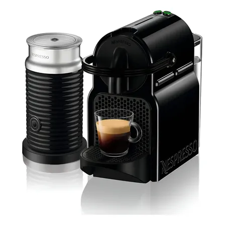 Cafetera Nespresso Inissia Con Espumador De Leche Color Negro