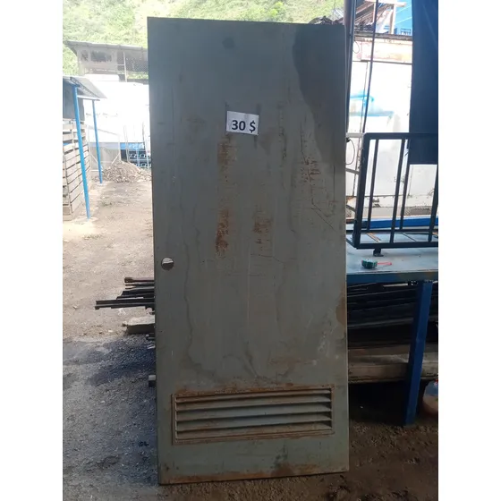 Puerta Entamborada Metálica