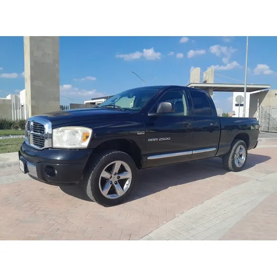 Dodge Ram 2500 5.7 Pickup Quad Cab Laramie 4x2 At