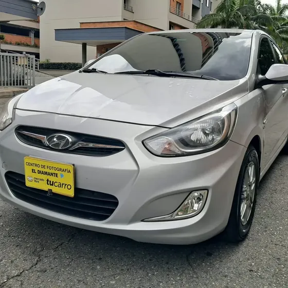 Hyundai Accent I25 2013 1.6 Gl